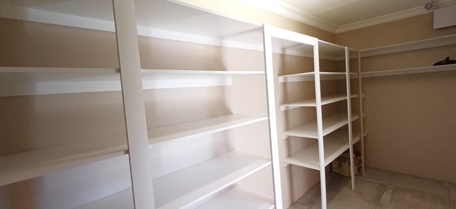 6 Bedroom Property for Sale in Dana Bay Western Cape